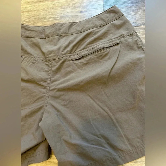 Mountain Hardwear Hiking Shorts Brown Tan - Picture 7 of 9